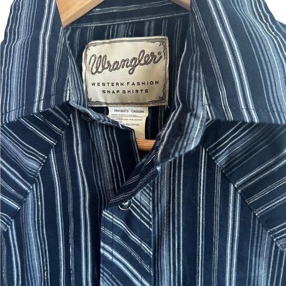 WRANGLER BLACK GRAY SILVER METALIC THREADS SNAP SHIRT MEN’S SZ SMALL Pettite - Picture 3 of 8